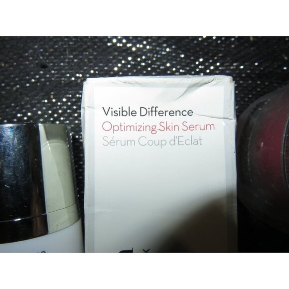 Elizabeth Arden Serum & cosmetic gift set in Cosmetic Bag with charm zipper pull - Picture 4 of 14